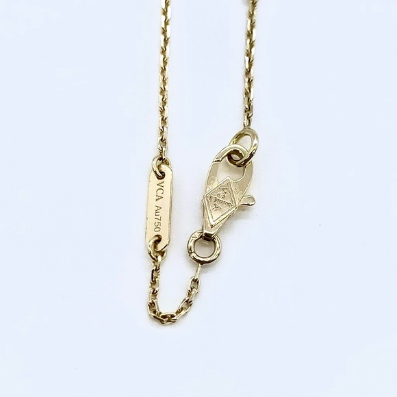 Van Cleef & Arpels Sweet Alhambra MOP and 18K Yellow Gold Necklace circa 2005 - Picture 6 of 8